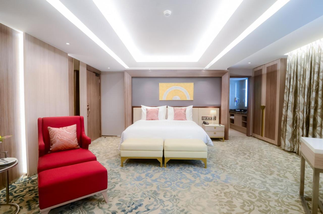 The Excelton Hotel Palembang Exterior photo