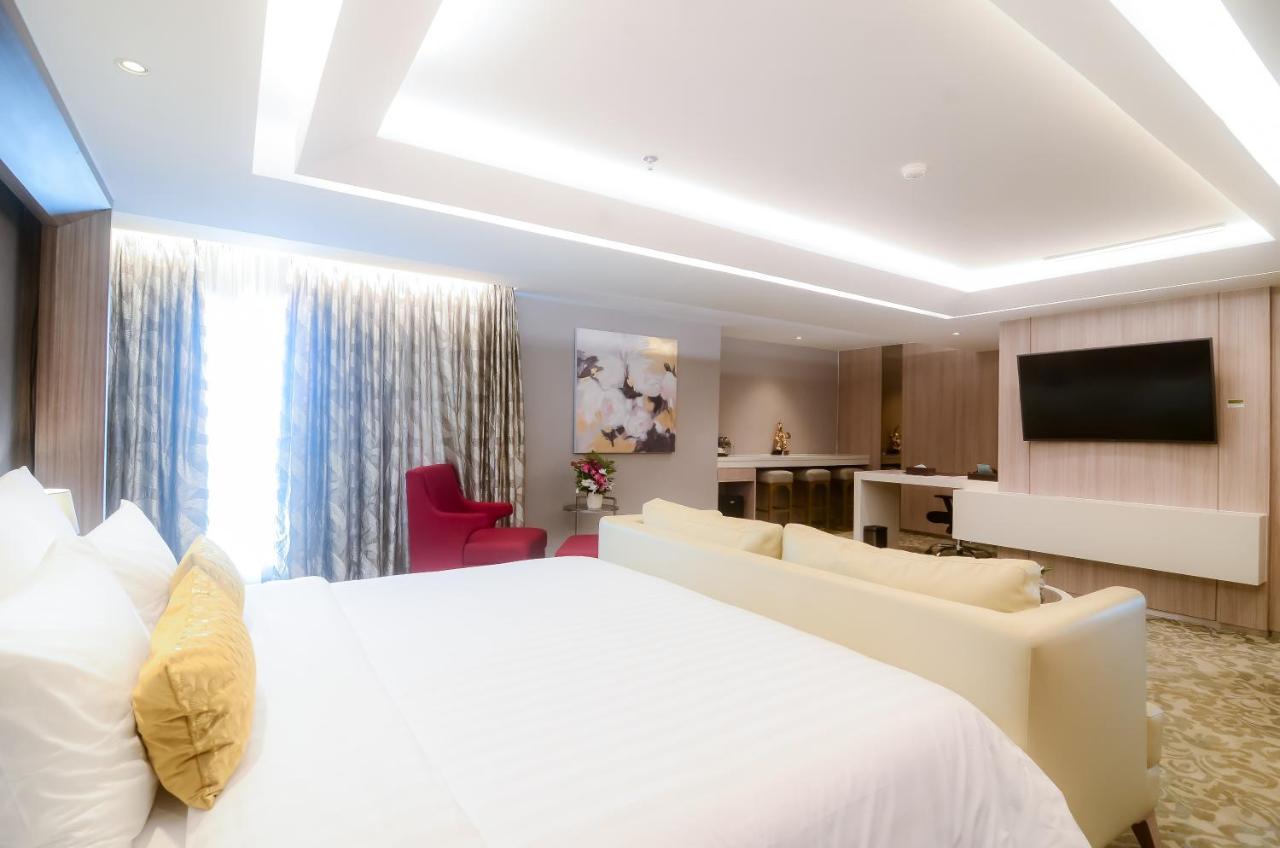 The Excelton Hotel Palembang Exterior photo