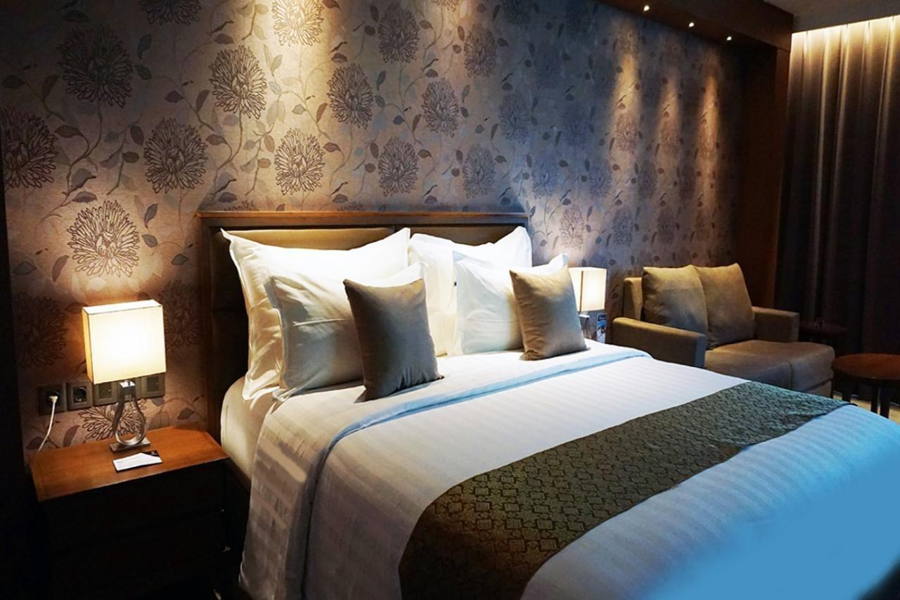 The Excelton Hotel Palembang Exterior photo