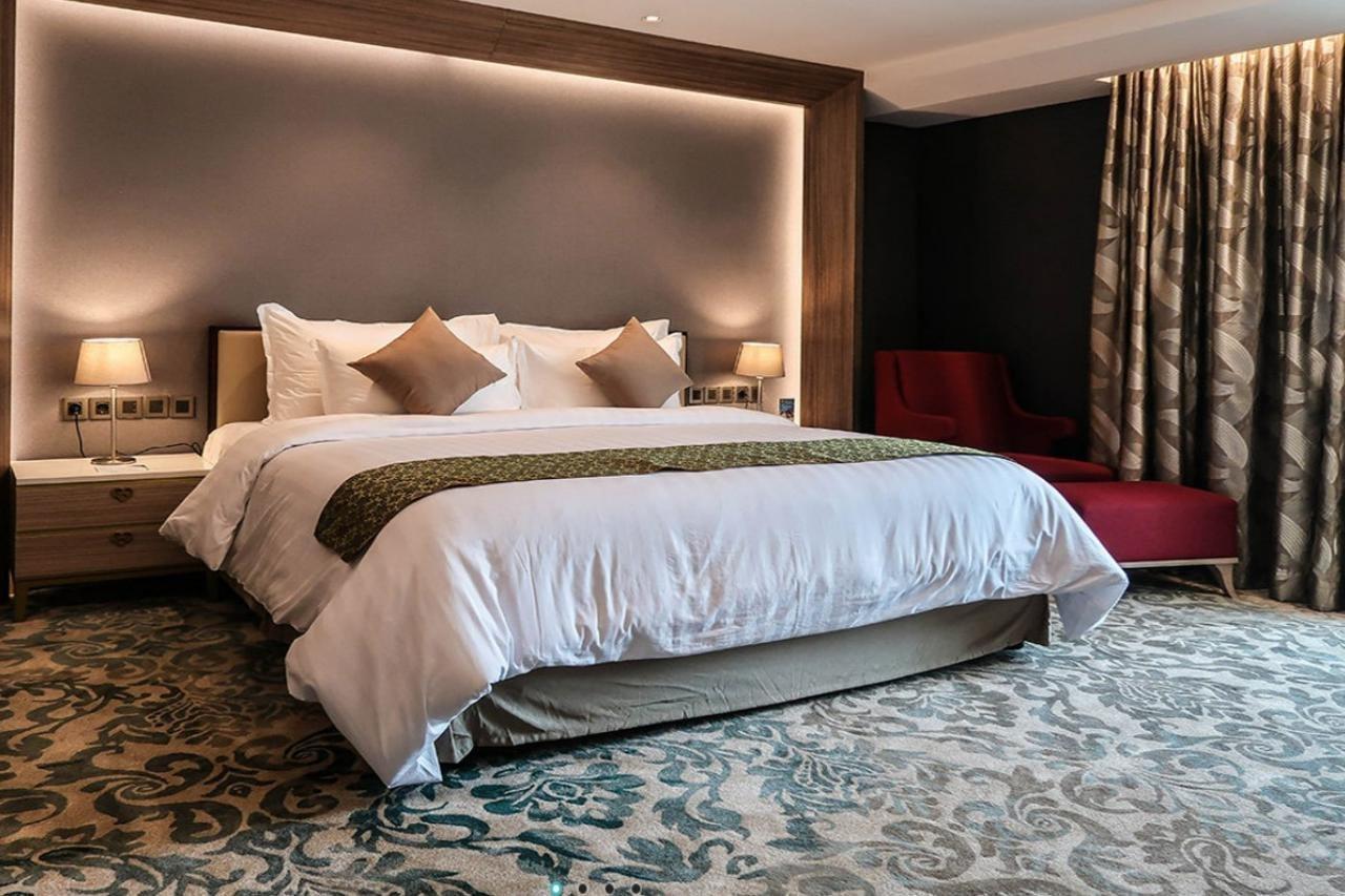 The Excelton Hotel Palembang Exterior photo