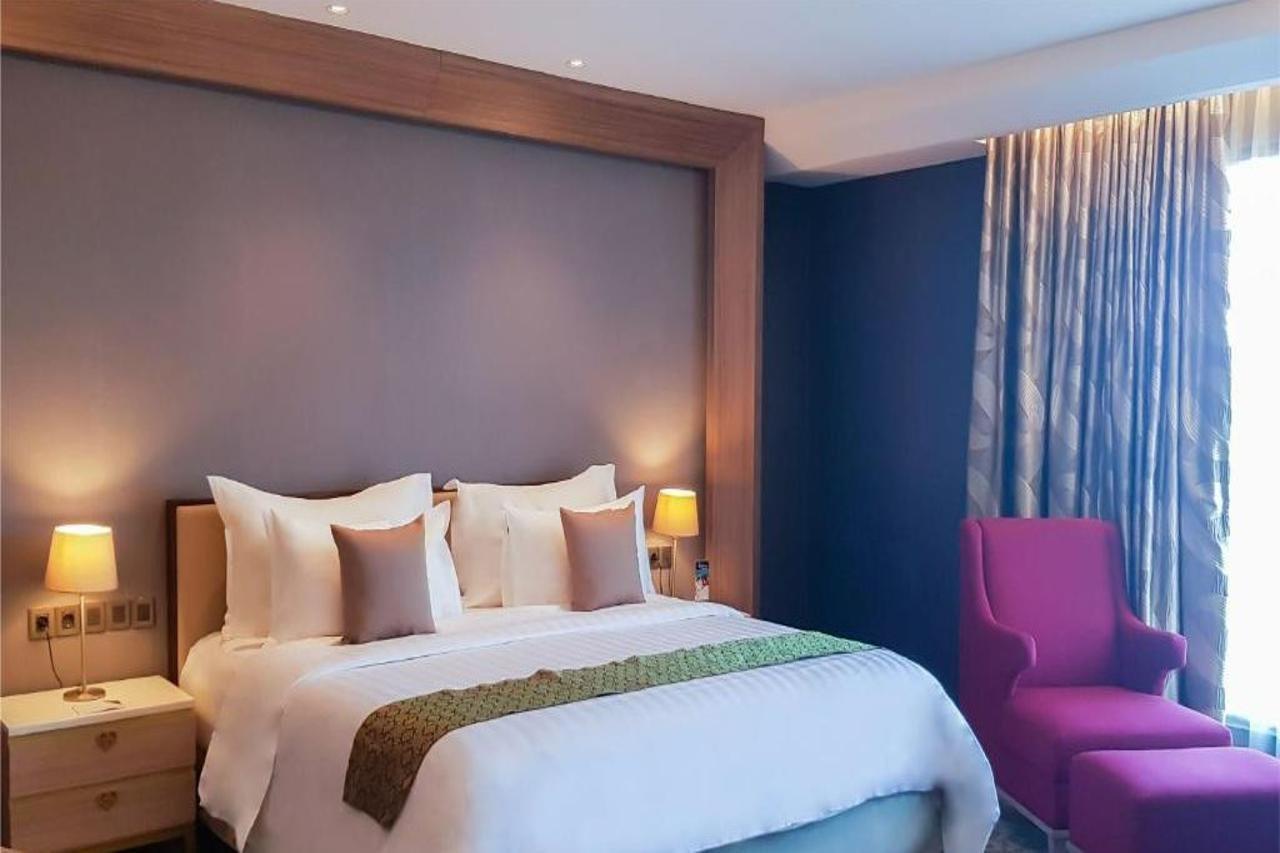 The Excelton Hotel Palembang Exterior photo